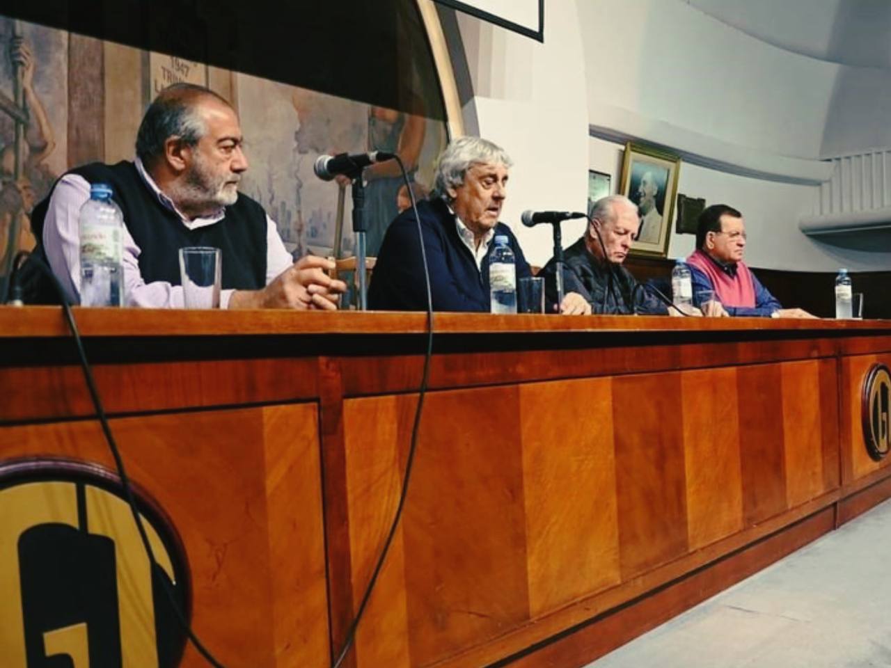 UDA denuncia acuerdos previos que amenazarían los salarios docentes y exige un aumento inicial superior al 35%